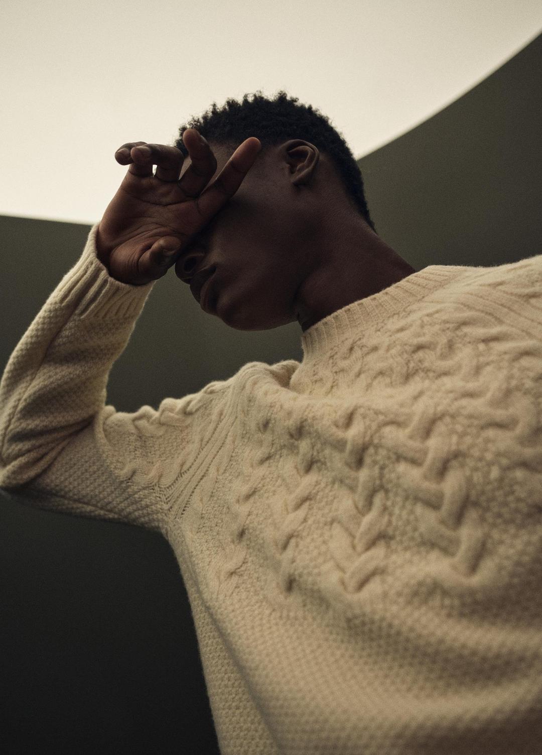 Airspun Merino Wool Cable-Yoke Sweater in Crew Neck LIGHT DUNE | VINCE Men
